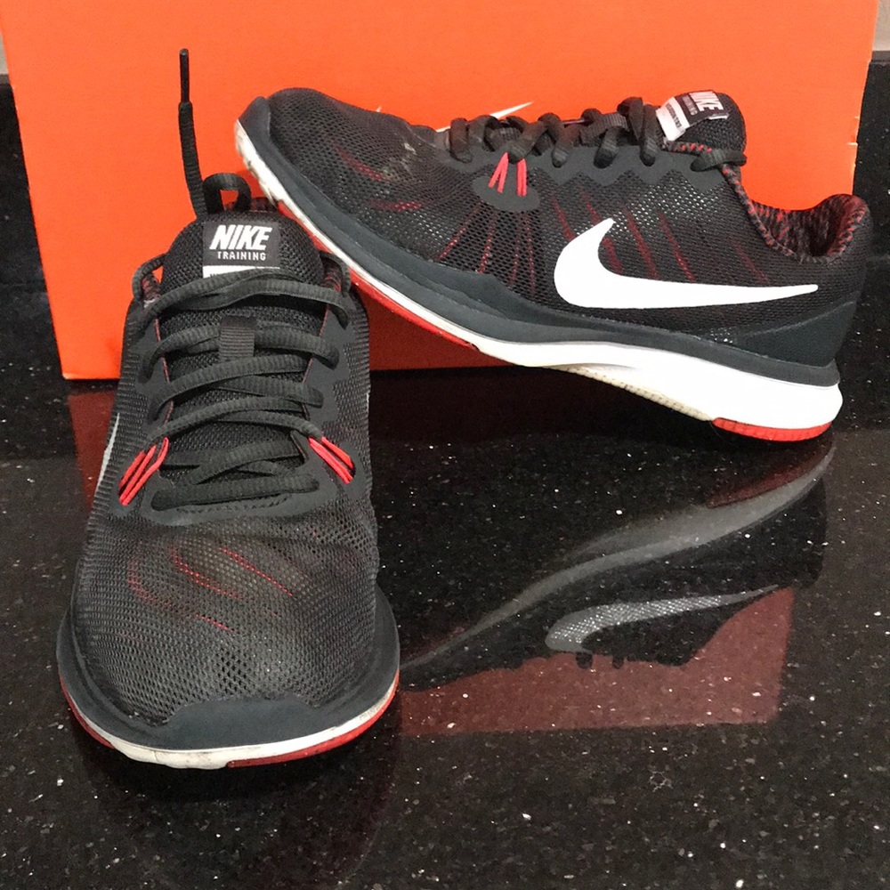 Woman’s Nike Tennis Shoes